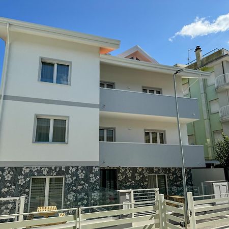 Inaugurazione 2024 - Villa Pratu Apartments A 100 Metri Dal Mare Riccione Extérieur photo